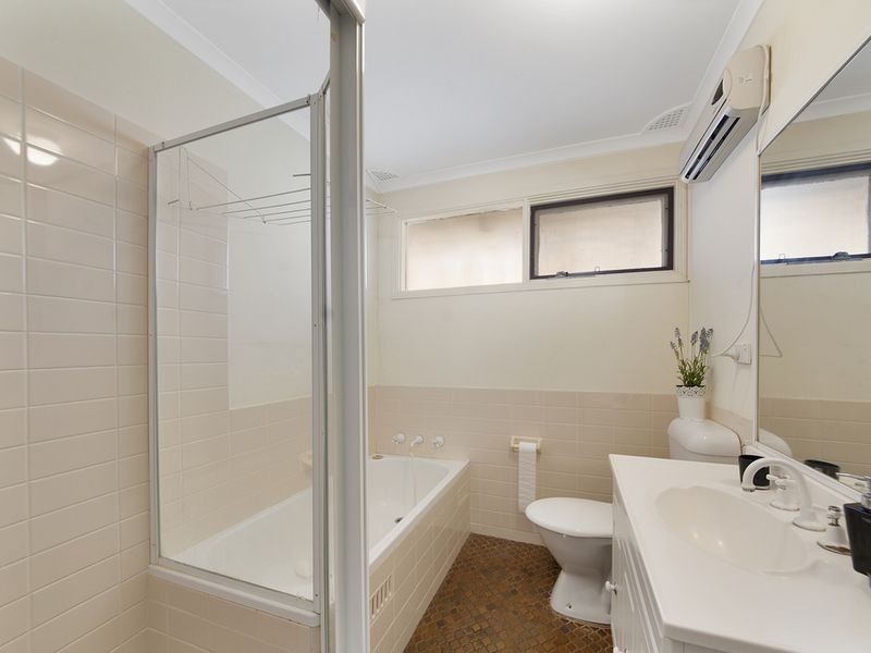 – Aminya Crescent, Bradbury NSW 2560