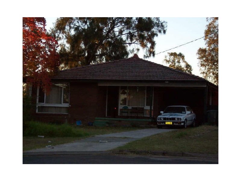 8 Rix Avenue, Hammondville NSW 2170