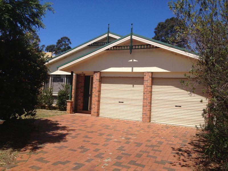 3 Kinross Court, Wattle Grove NSW 2173