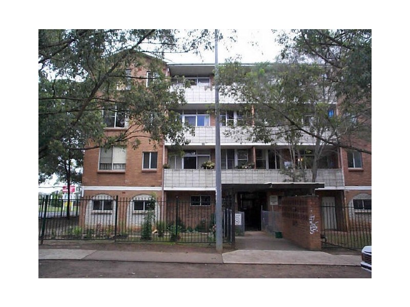 13/2 Beale Street, Liverpool NSW 2170