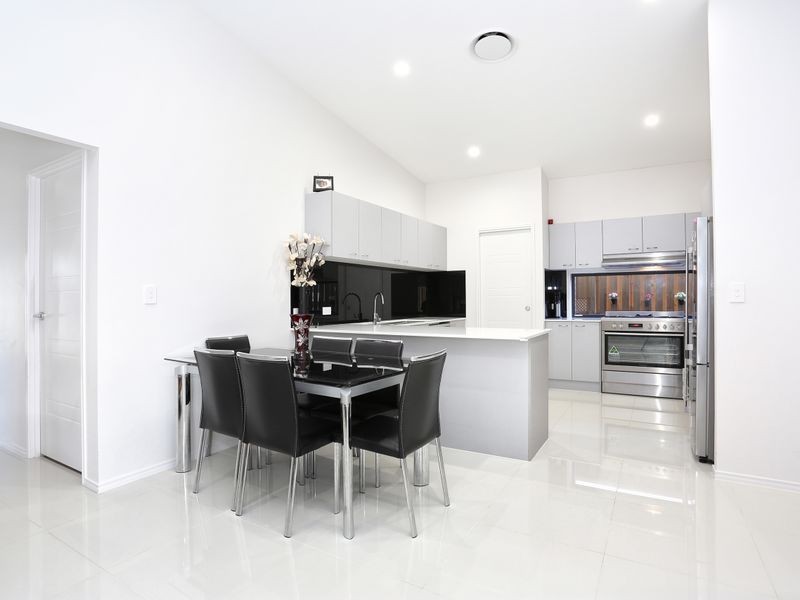 33 Blue Mountains Crescent, Fitzgibbon QLD 4018