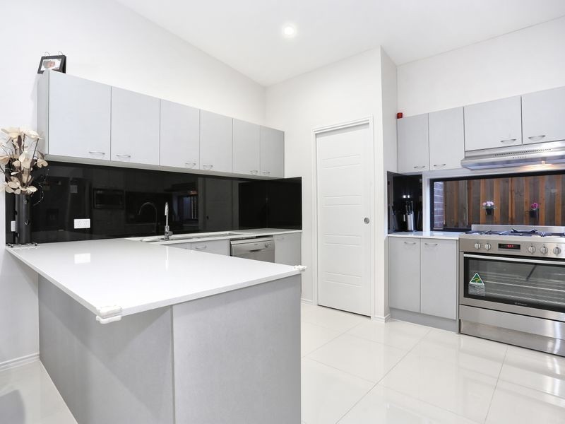 33 Blue Mountains Crescent, Fitzgibbon QLD 4018