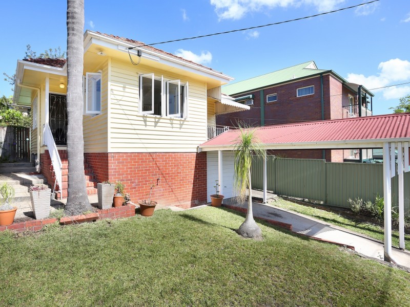 11 Wooloowin Avenue, Wooloowin QLD 4030