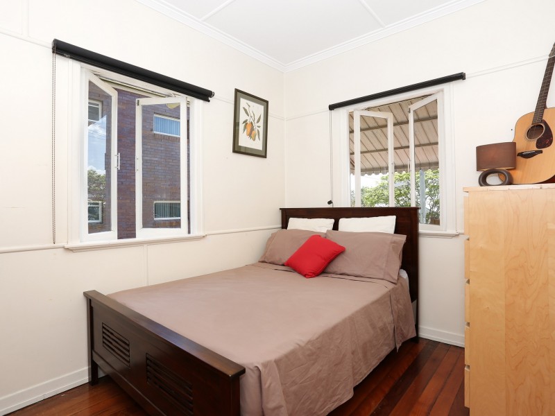 11 Wooloowin Avenue, Wooloowin QLD 4030