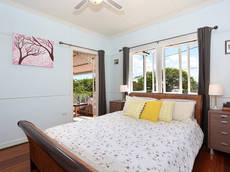 11 Wooloowin Avenue, Wooloowin QLD 4030