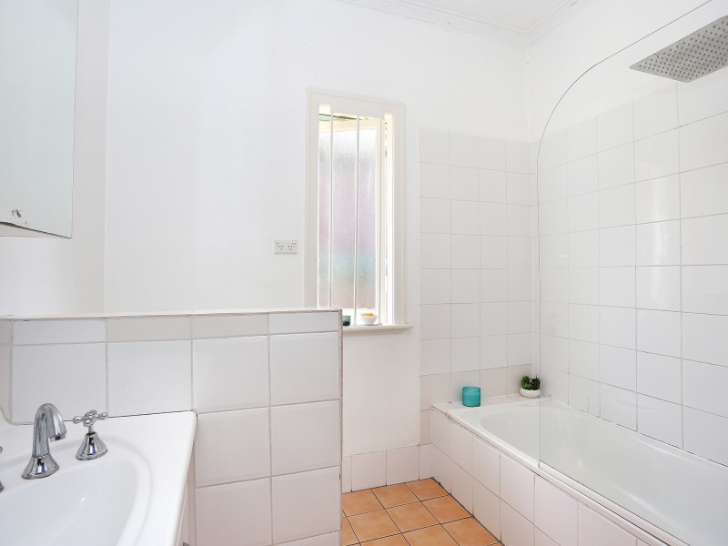 11 Wooloowin Avenue, Wooloowin QLD 4030