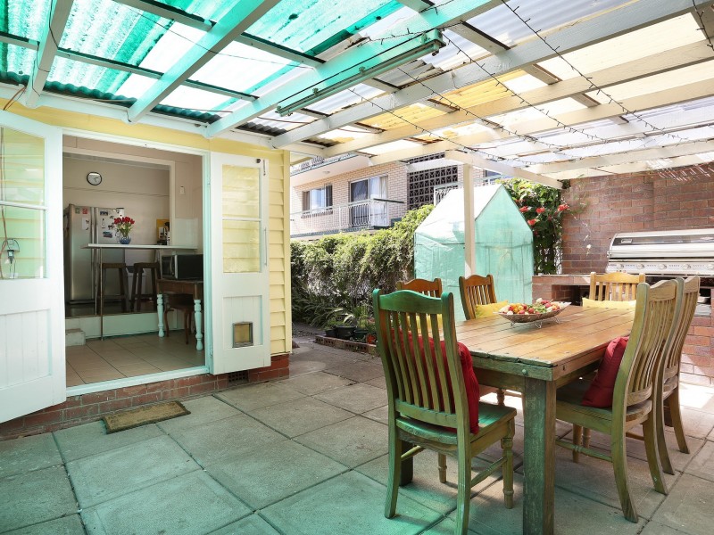 11 Wooloowin Avenue, Wooloowin QLD 4030