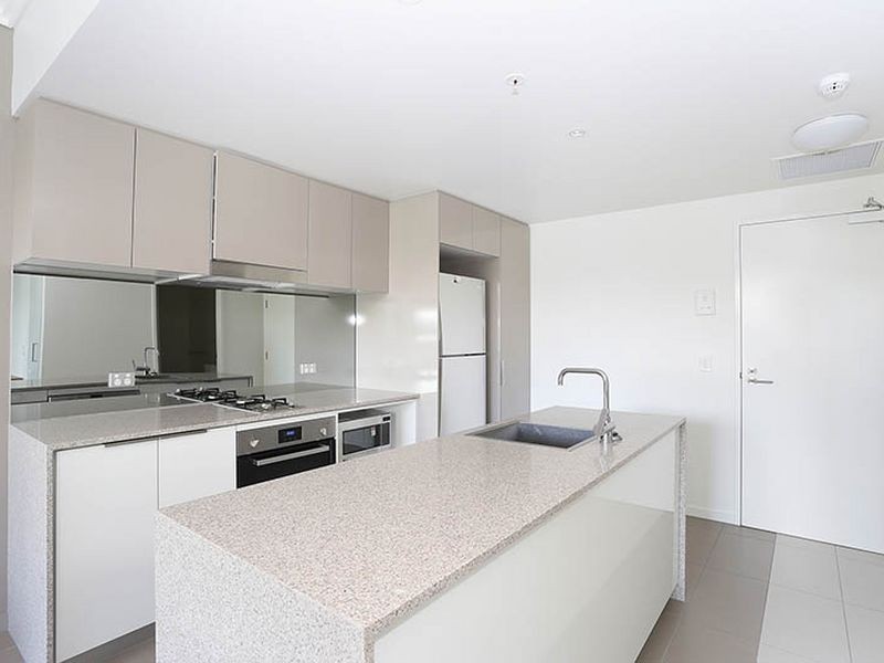 Apartment 30211/2 Harbour Road, Hamilton QLD 4007