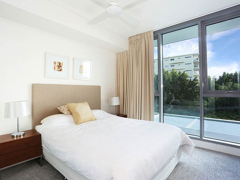 Apartment 30211/2 Harbour Road, Hamilton QLD 4007