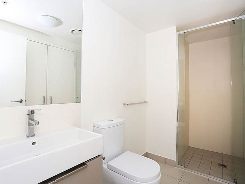 Apartment 30211/2 Harbour Road, Hamilton QLD 4007