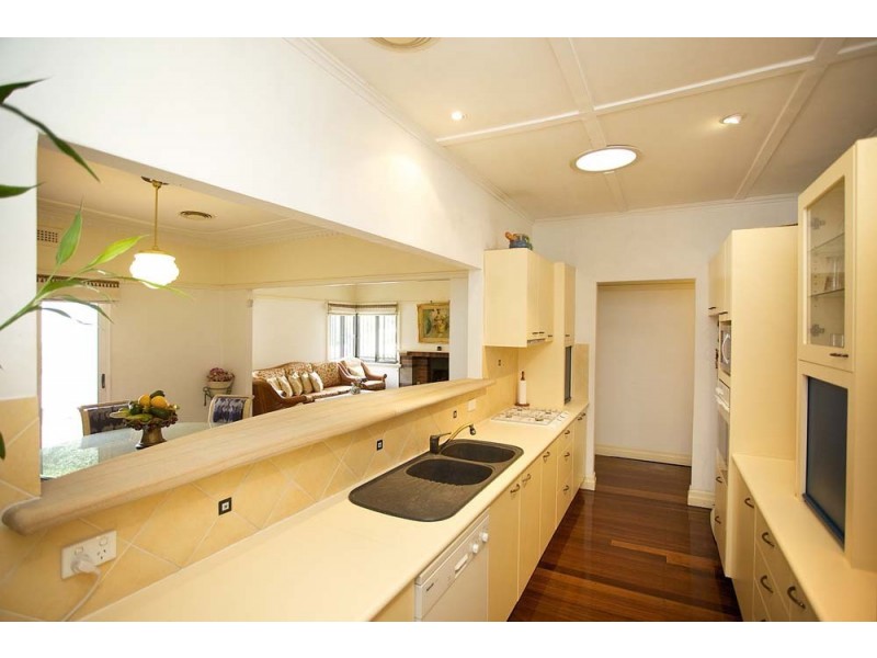 10 Grays Road, Hamilton QLD 4007