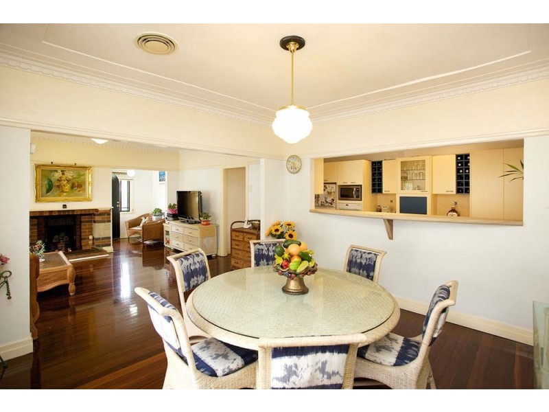 10 Grays Road, Hamilton QLD 4007