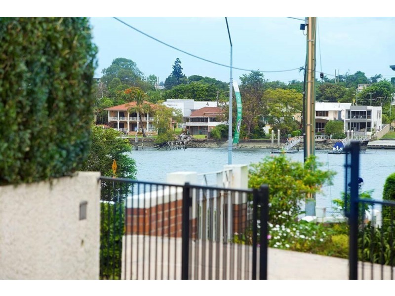 10 Grays Road, Hamilton QLD 4007
