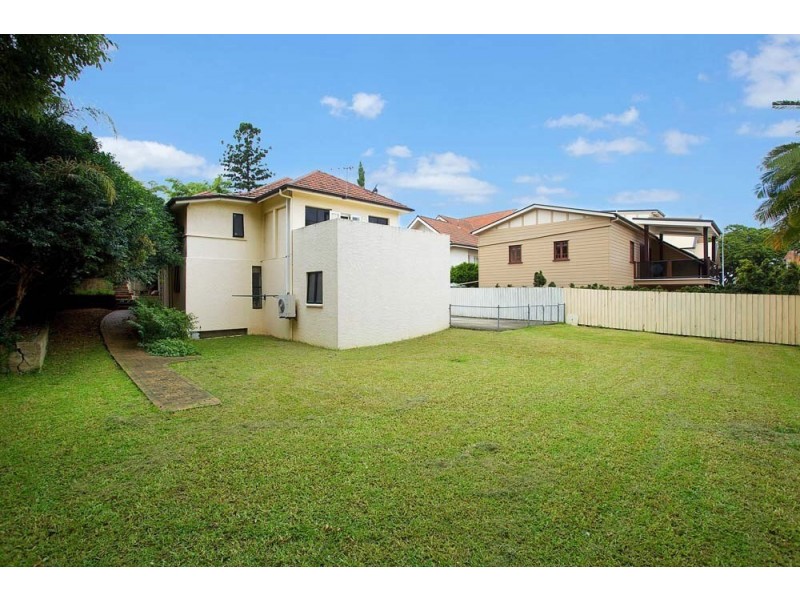 10 Grays Road, Hamilton QLD 4007
