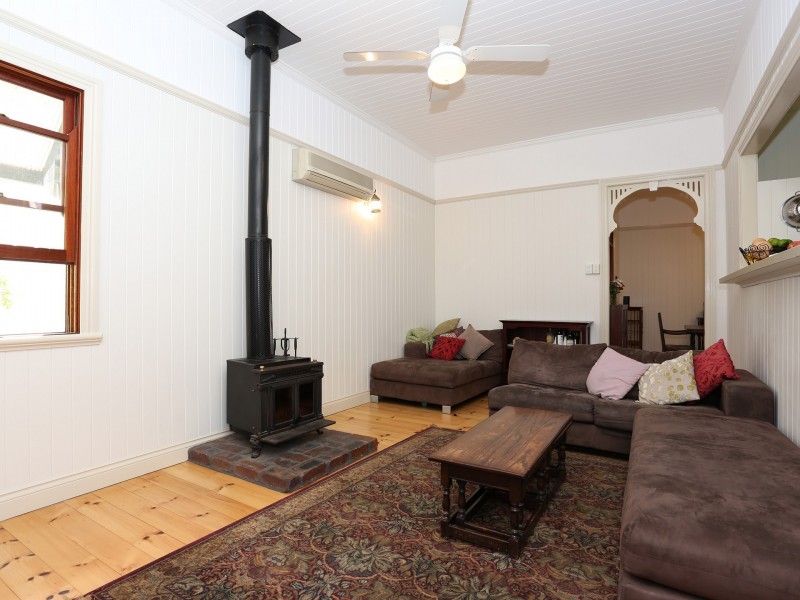 19 Wattle Avenue, Yeerongpilly QLD 4105