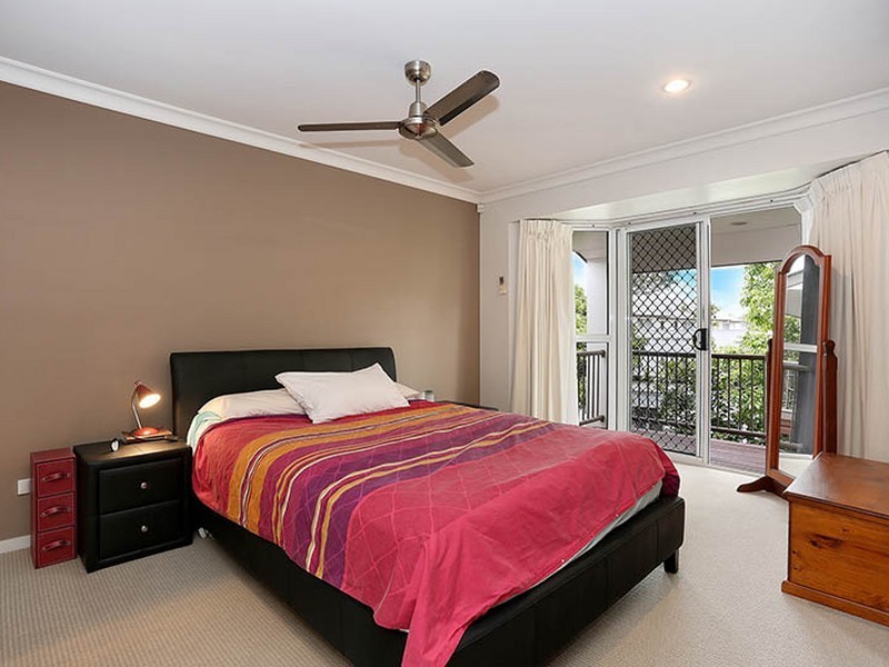 8 Grays Road, Hamilton QLD 4007