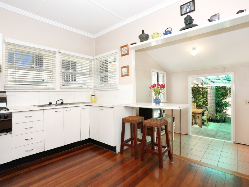 11 Wooloowin Ave, Wooloowin QLD 4030