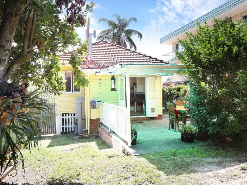 11 Wooloowin Ave, Wooloowin QLD 4030