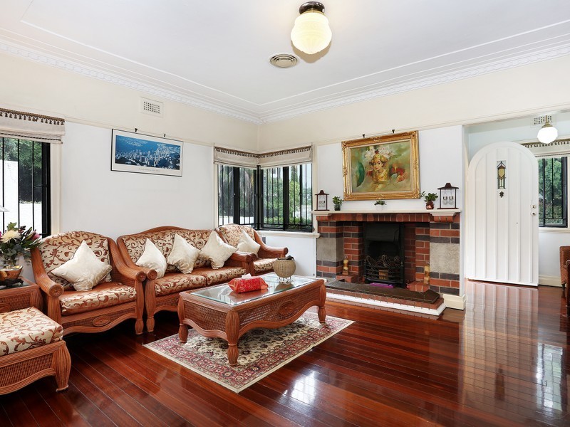 8 Grays Road, Hamilton QLD 4007