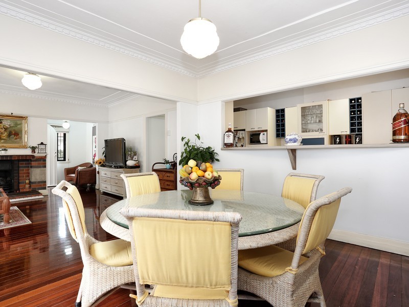 8 Grays Road, Hamilton QLD 4007