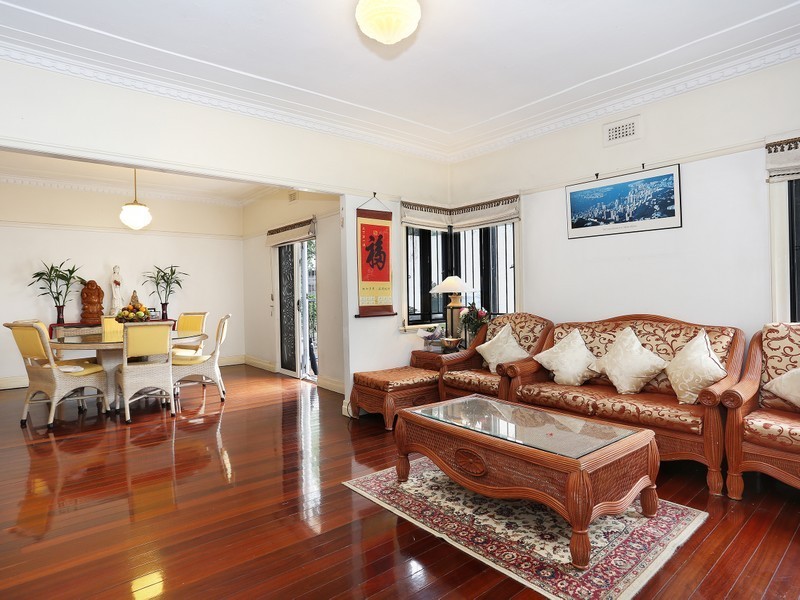 8 Grays Road, Hamilton QLD 4007