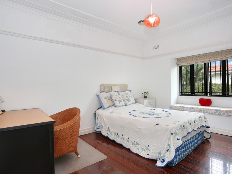 8 Grays Road, Hamilton QLD 4007