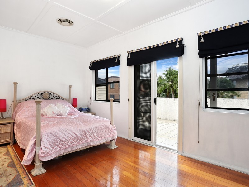 8 Grays Road, Hamilton QLD 4007