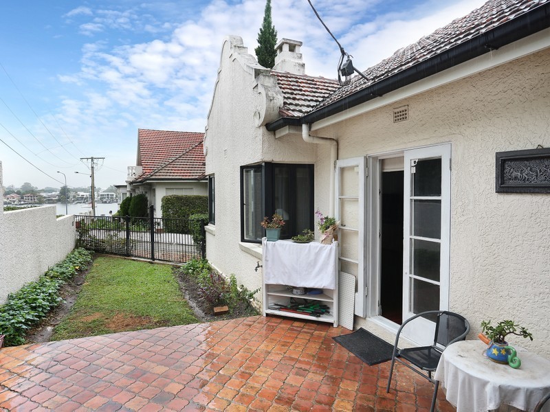 8 Grays Road, Hamilton QLD 4007