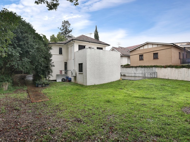 8 Grays Road, Hamilton QLD 4007