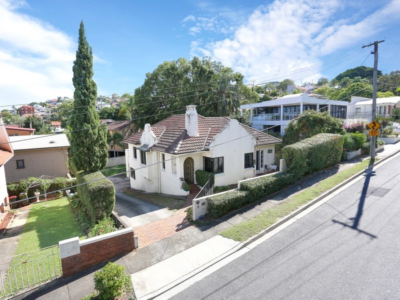 8 Grays Road, Hamilton QLD 4007