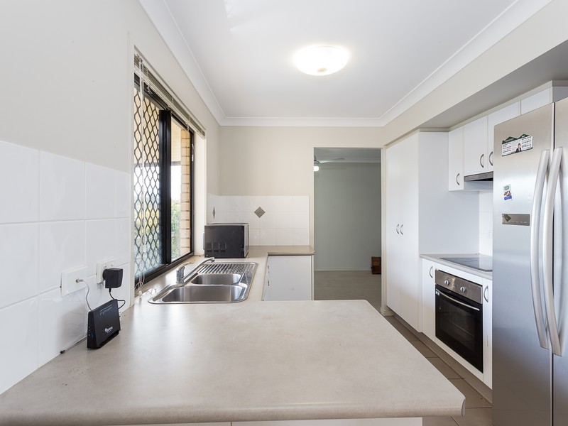 2/17 Golden Crest Pl, Bellbowrie QLD 4070