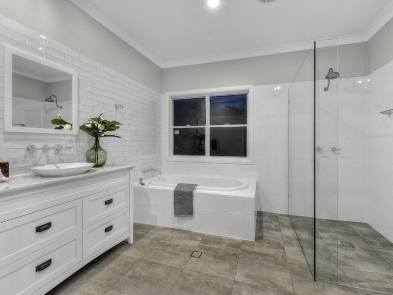 11 Arbour street, Sherwood QLD 4075