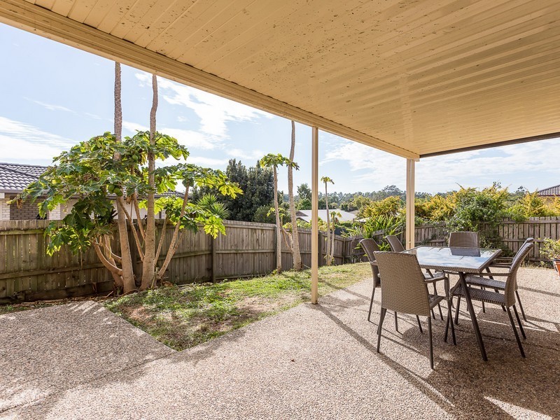 2/17 Golden Crest Pl, Bellbowrie QLD 4070