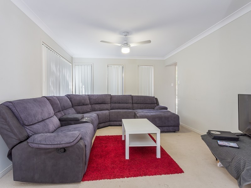 2/17 Golden Crest Pl, Bellbowrie QLD 4070