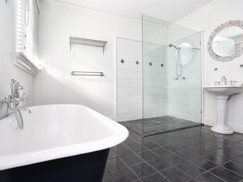 11 Hutton Street, Clayfield QLD 4011