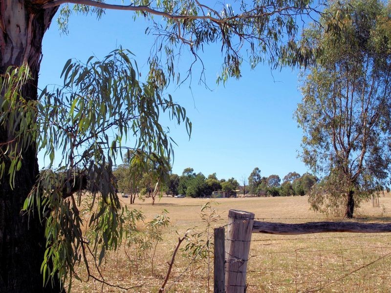 1/ Sailors Gully Court, Heathcote VIC 3523