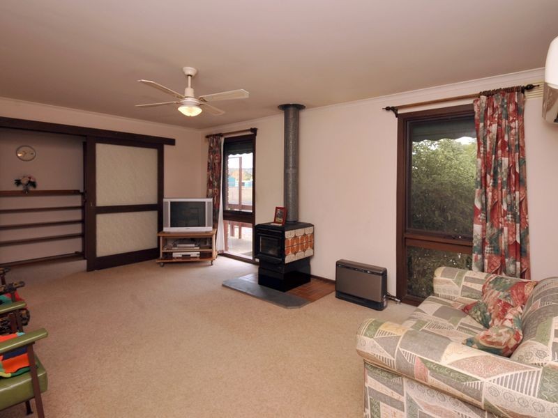 24 Boomerang Place, Heathcote VIC 3523