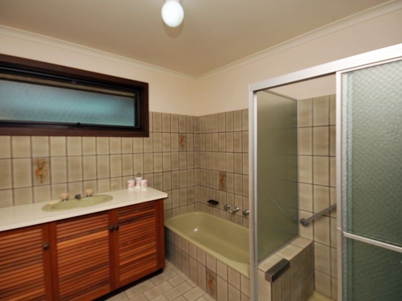 24 Boomerang Place, Heathcote VIC 3523