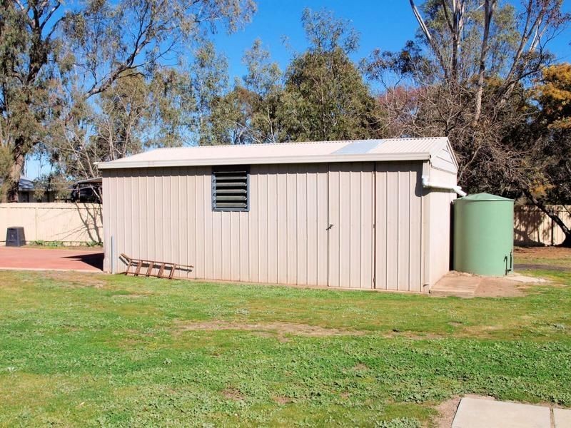 18 Shakespeare Road, Heathcote VIC 3523