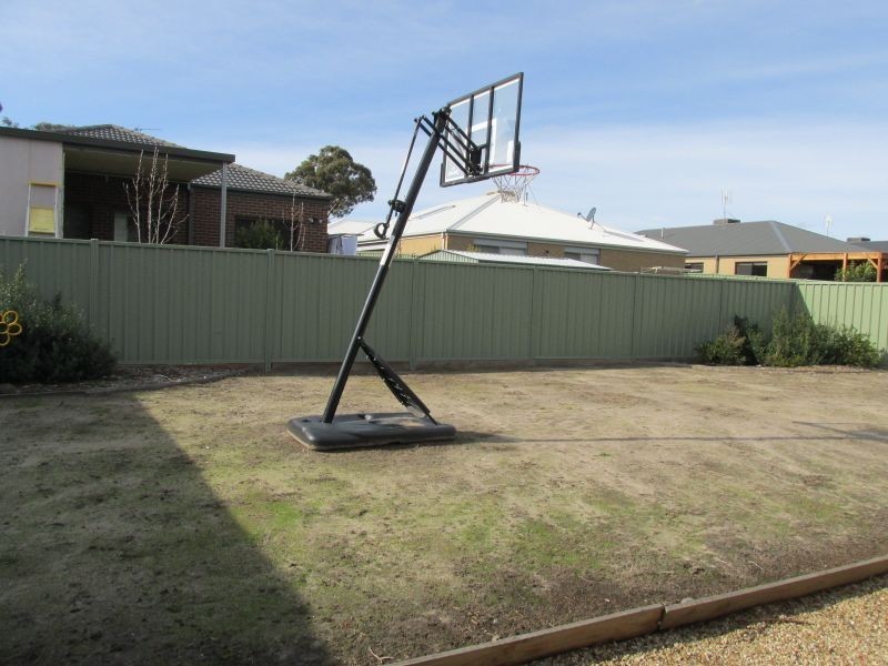 23 Sanctuary Boulevard, Maiden Gully VIC 3551