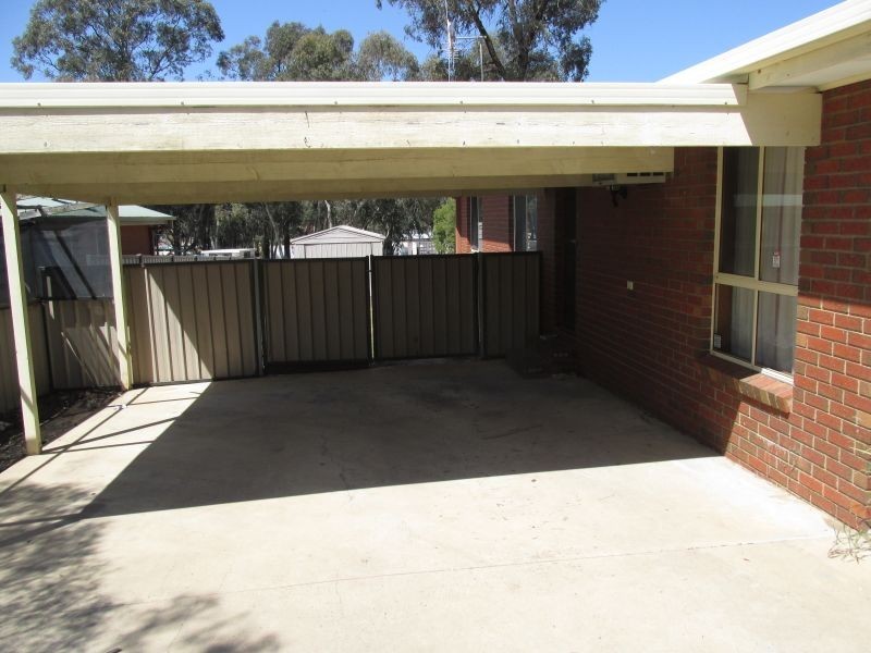 16 Lukin Crescent, Kangaroo Flat VIC 3555