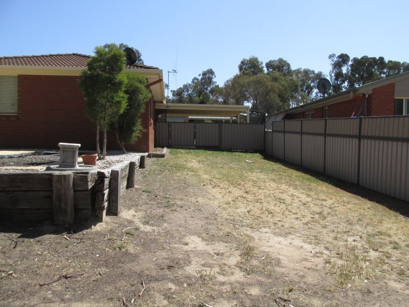 16 Lukin Crescent, Kangaroo Flat VIC 3555