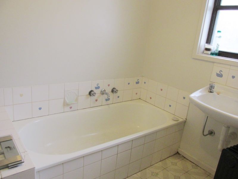 35 Energetic Street, Long Gully VIC 3550