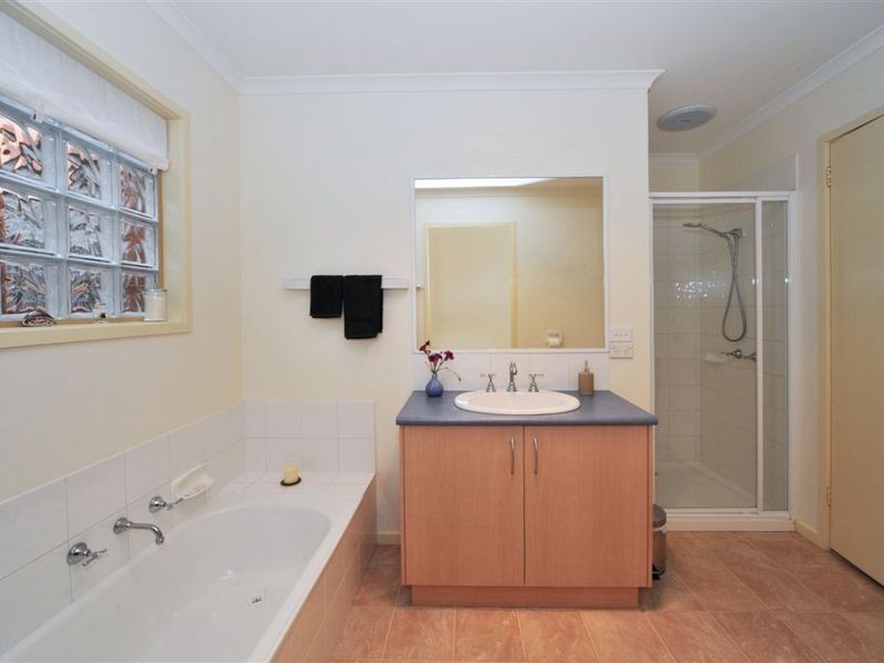 2/7 Allingham Street, Golden Square VIC 3555