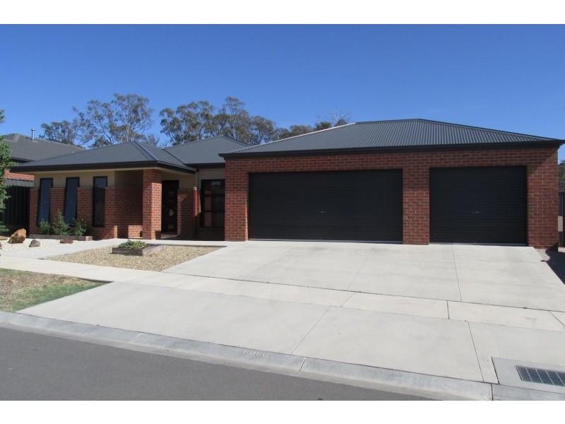 18 Riversdale Avenue, Eaglehawk VIC 3556