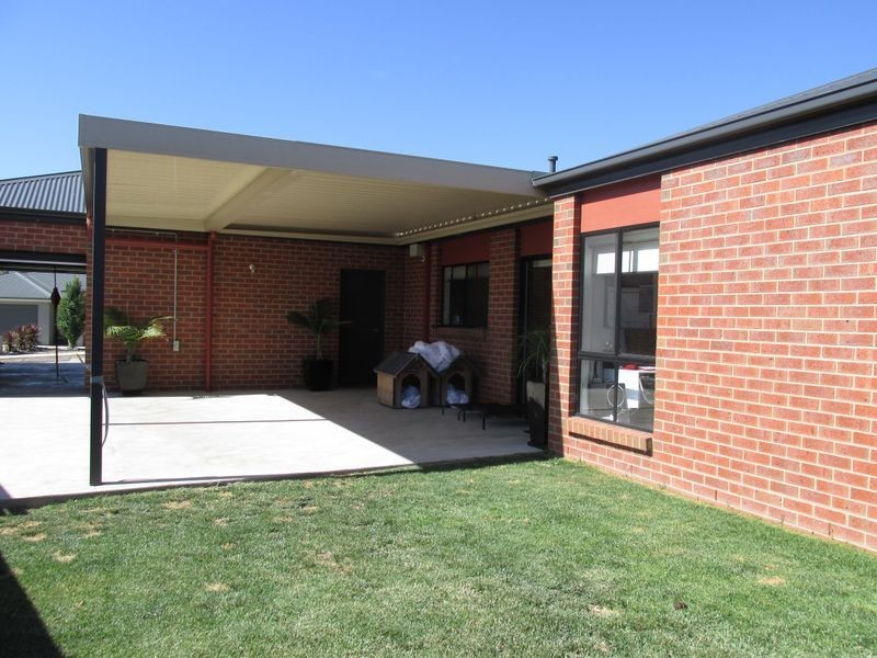 18 Riversdale Avenue, Eaglehawk VIC 3556
