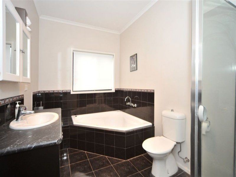 1B Tasman Court, Kangaroo Flat VIC 3555