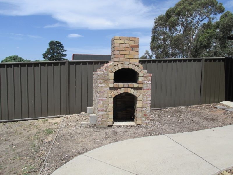 1B Tasman Court, Kangaroo Flat VIC 3555