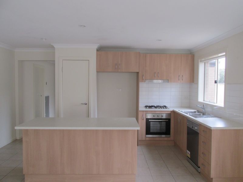 100 Bassett Drive, Strathfieldsaye VIC 3551