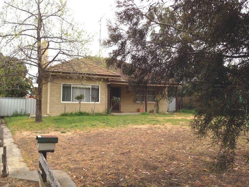 18 Robinson Street, Long Gully VIC 3550